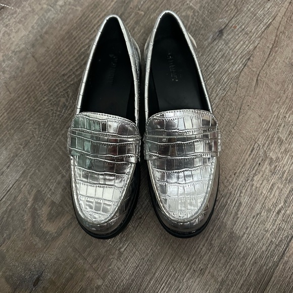 Old Navy metallic snake skin style loafers size 6.5 silver shoes - Picture 1 of 8